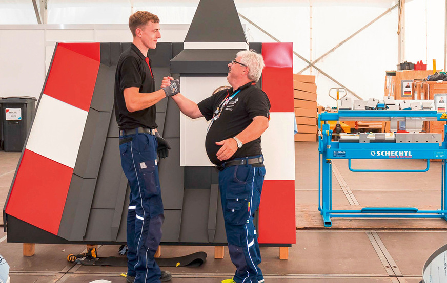 Für Deutschland 2021 am Start der EuroSkills:&nbsp;Jonas Carstens mit dem damaligen Trainer Josef Bock