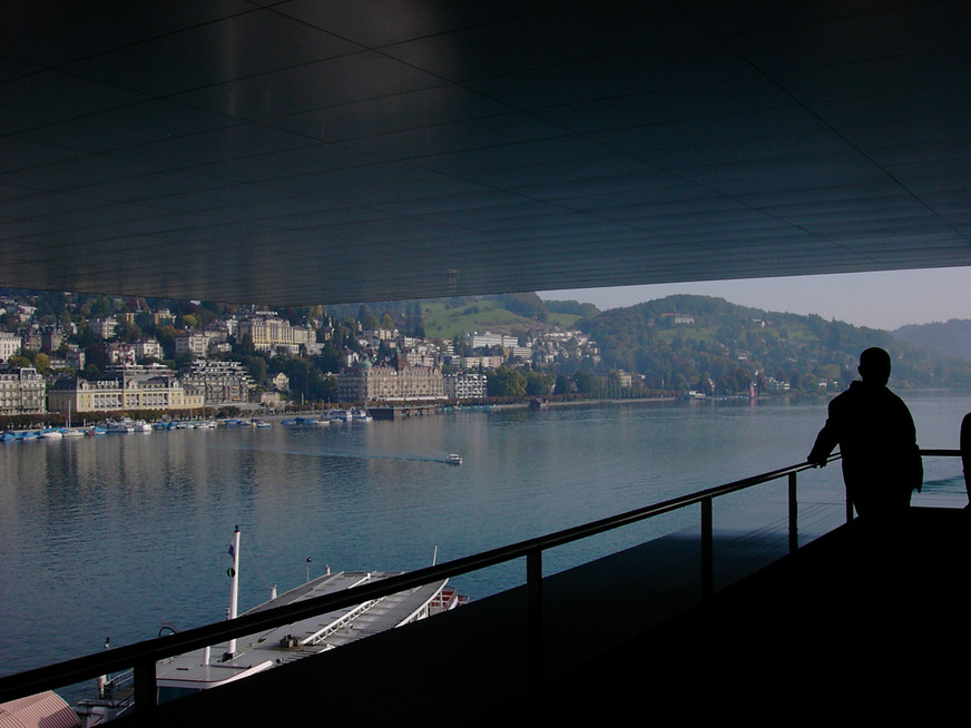 Beeindruckender Blick auf den See und auf  Stadtteile Luzerns 