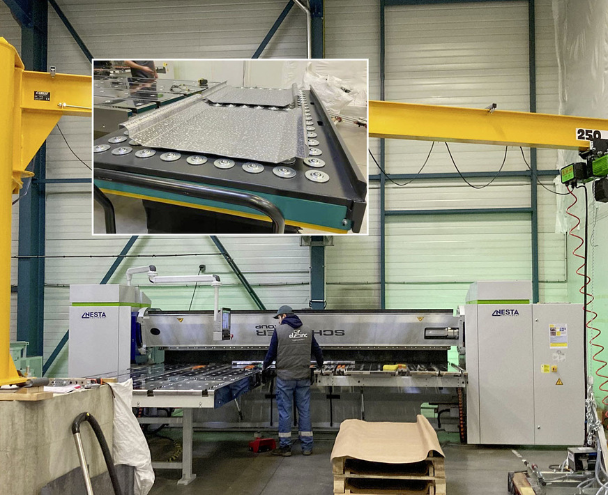 Die Vorbereitung der Bleiplatten erfolgt an modernen Maschinen und ­mithilfe zahlreicher Hebewerkzeuge