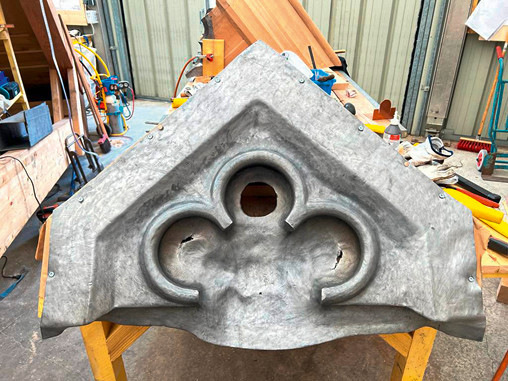 Der Gaubenspiegel besteht aus einer einzigen Bleitafel