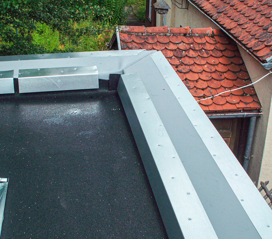 Zur indirekten Befestigung von Abdeckungen am besten durchgehende Halteprofile anbringen