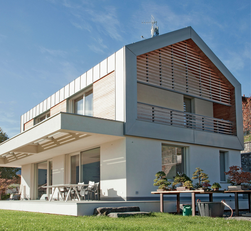 Die Kombination von Titanzink und Holz unterstreicht die nachhaltige Bauweise