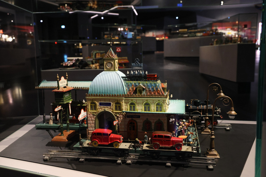 Blick in die Traumwerk-Ausstellung von Hans-Peter Porsche