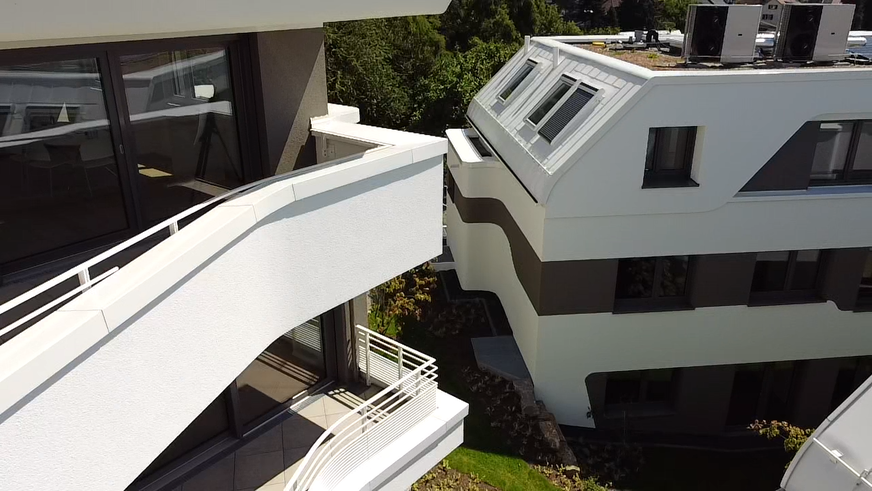 Aluminiumtraum in Weiß. Beitrag erscheint in BAUMETALL 7/2025