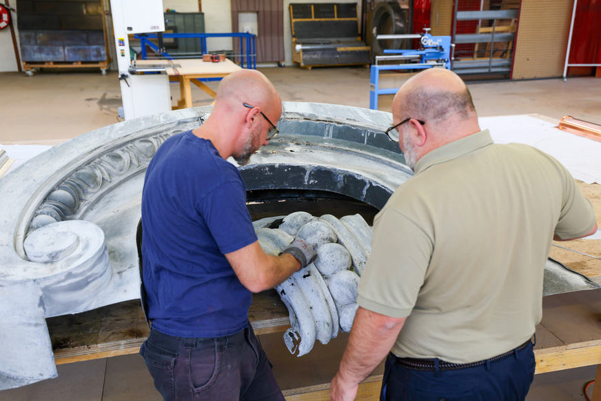 Detailbesprechung zur Rekonstruktion eines ornamentalen Ochsenauges