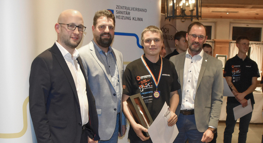 Der neue Deutsche Meister Andreas Beck mit Michael Kober, Michael Messerschmidt und Berthold Ruck von Prefa