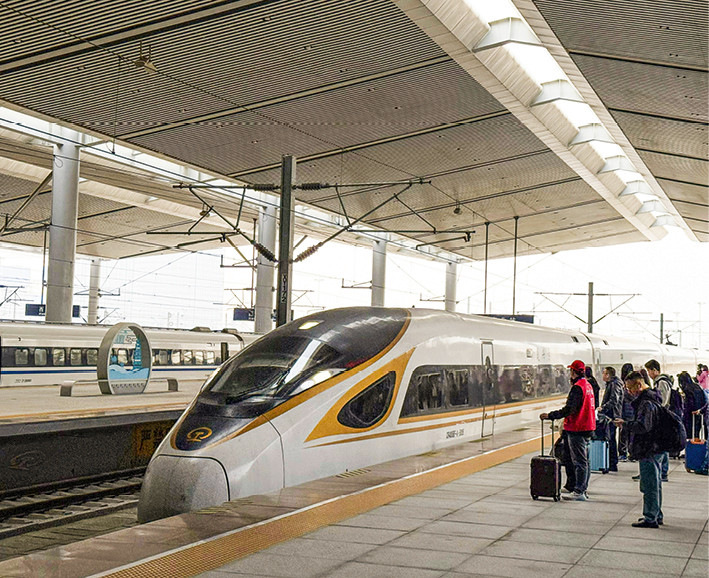 Die zwischen Xi‘an und Peking verkehrenden Hochgeschwindigkeitszüge erreichen Geschwindigkeiten zwischen 350 und 400 km/h