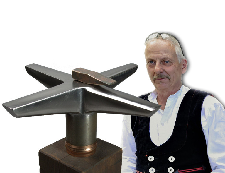 Michael Knoppan sucht die exakte Bezeichnung für solch ein Werkzeug