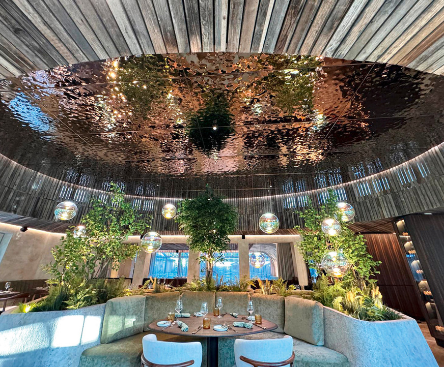 Manche Orte bleiben im Gedächtnis: Das Deer gehört u. a. wegen seiner ­beeindruckenden Edelstahldecke dazu