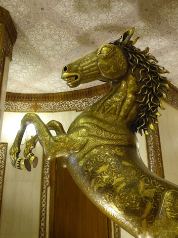 Kunstvoll verziertes, detailgetreues Messingpferd&nbsp;