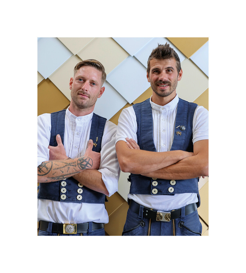 Kai, Marvin und Papier­modell
