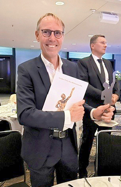 Hermann Bade freut sich über&nbsp;die Auszeichnung mit dem „Großen Preis des Mittelstandes“