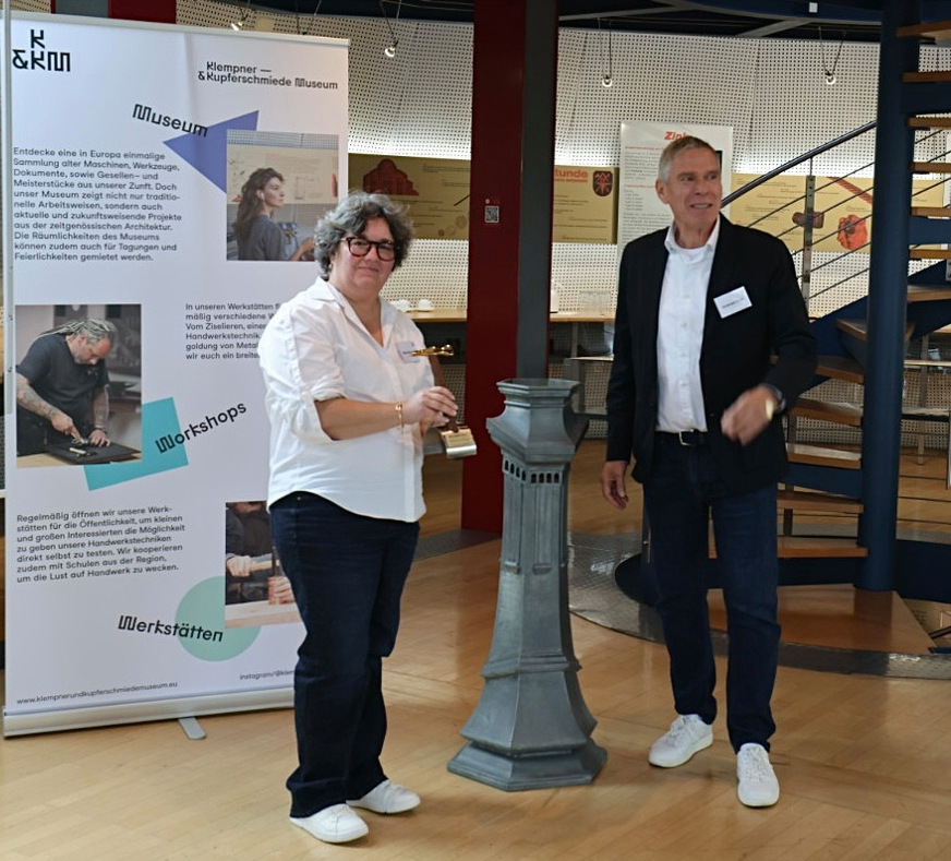Maria Schechtl accepted the award from BAUMETALL Editor-in-Chief Andreas Buck