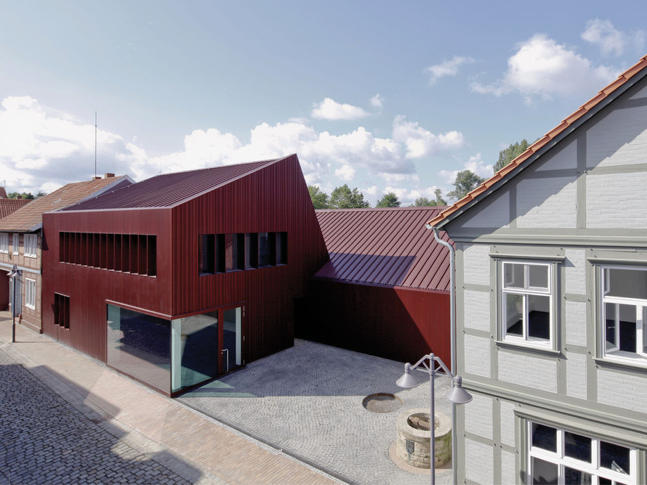 Maßanzug aus Aluminium | BAUMETALL