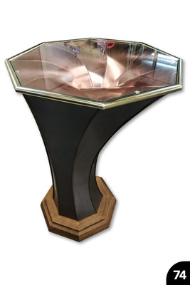 „Asymmetrischer Stehtisch“, Kupfer und Messing, Falztechnik, Wulstabschlüsse