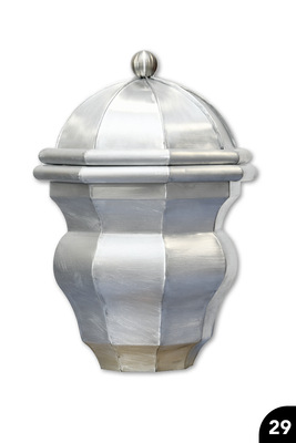 <p>Vasenförmige Schatulle: Konkav/konvex geschwungener Grundkörper mit gewölbtem Deckel. Falz-, Löt- und Wulsttechnik</p> <p>Vasenförmige Schatulle: Konkav/konvex geschwungener Grundkörper mit gewölbtem Deckel. Falz-, Löt- und Wulsttechnik</p>