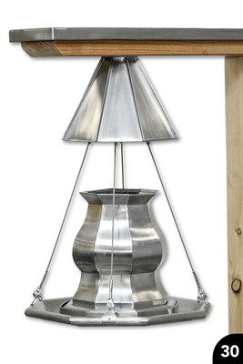 Pendelobjekt: Konkav/konvex geschwungener Grundkörper mit zylindrischem Schirm. Falz-, Löt- und Wulsttechnik