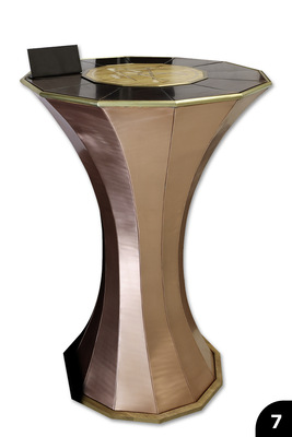 Stehtisch mit Zunftwappen: Konkav/konvex geschwungene und gedrehte Segmente. Falztechnik. Cu + CuZn&nbsp;