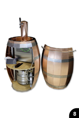 Zunft-Zapfanlage: Segmentierter Grundkörper mit gedrehter Zapfsäule und Zunftwappenüberlaufplatte. Cu + VA