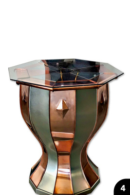 4 Beistelltisch mit Sockel und geschwungenen ­Segmenten einschließlich Platte und Wulstfalz 