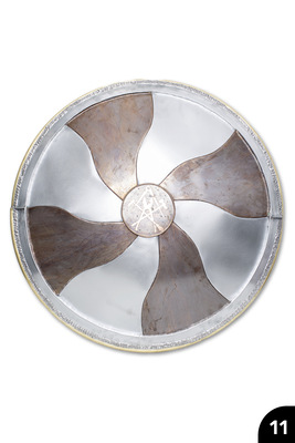 11 Mehrteiliger Spengler-Schild mit geschwungen verlaufender Falzführung