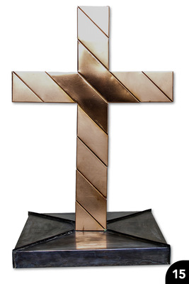 15 Kreuz mit diagonal angeordnetem Verbindungsraster und massivem Sockel 