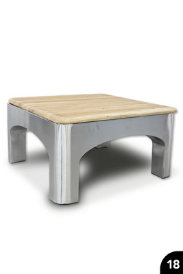 18 Moderner Couchtisch mit segmentiertem ­Bogendesign und verdeckter Falzanordnung 