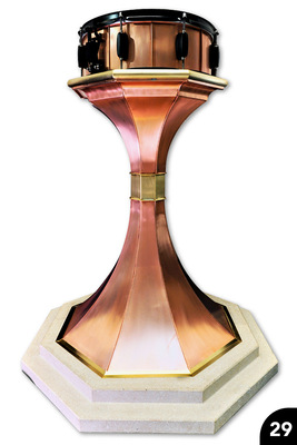 29 Snaredrum aus Kupfer auf Stehsäule mit mehreren Segmenten und massivem Sockel