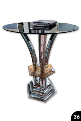 36 Stehtisch mit dreiteiligem, rohrförmigem Standfuß mit konkav/konvex geformtem Sockel 