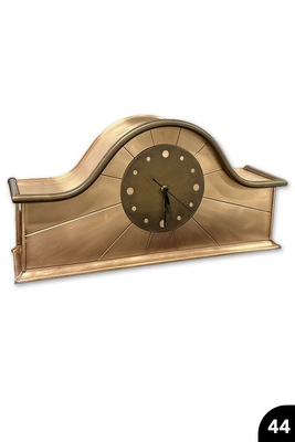 44 Moderne Kaminuhr aus Kupfer mit verschweißten Sockelecken, rückseitig gekantet, und verschweißter Front sowie gefalzten Seitenteilen und Deckel