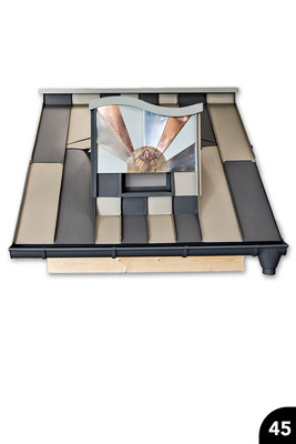 45 Mehrteiliges Dachmodell mit Ziergaube und strahlenförmigem, geschwungenem Gaubenspiegel und Fensteranschluss