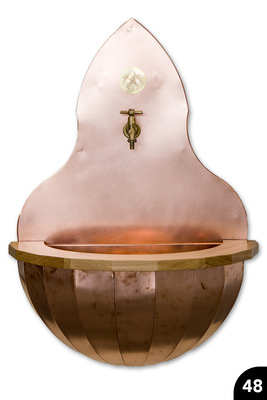 48 Wasserstelle für den Außenbereich mit segmen­tiertem Becken einschließlich gefalzter Elemente