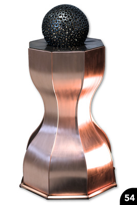 54 Spenglerobjekt mit Sockelwulst und konkav/konvex geformten, gefalzten Segmenten 