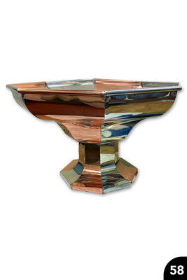 58 Spenglerschale mit konkav/konvex geformten Segmenten, Wulstabschluss und standfestem Sockel  