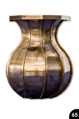 65 Zehnteilige Tischblumenvase mit konkav/konvex geformten, gefalzten Segmenten 