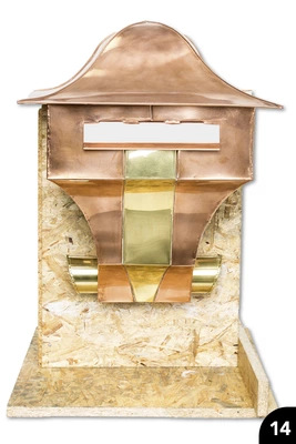 14 Briefkasten mit geschwungener Abdeckung und Zeitungsrolle