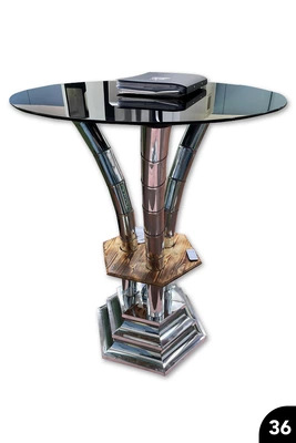 36 Stehtisch mit dreiteiligem, rohrförmigem Standfuß mit konkav/konvex geformtem Sockel