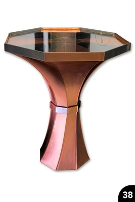 38 Kupfer-Stehtisch mit raffiniert gedrehten, ­geschwungenen Segmenten