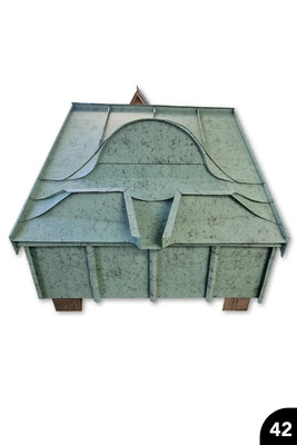 42 Aluminium-Dachmodell mit geschwungener Gaube, integrierter eingefalzter Entwässerungsrinne sowie konisch geformtem Auslaufspeier