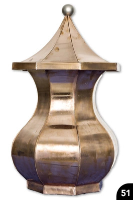 51 Segmentierte, nach innen gefalzte Kupfervase mit turmähnlichem Deckel und Abschlusskugel