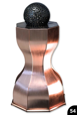 54 Spenglerobjekt mit Sockelwulst und konkav/konvex geformten, gefalzten Segmenten