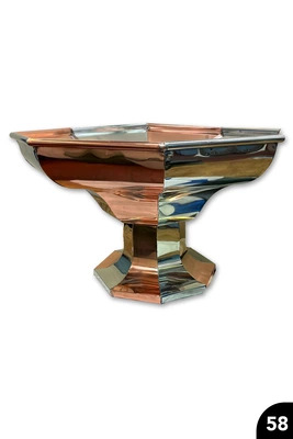 58 Spenglerschale mit konkav/konvex geformten Segmenten, Wulstabschluss und standfestem Sockel