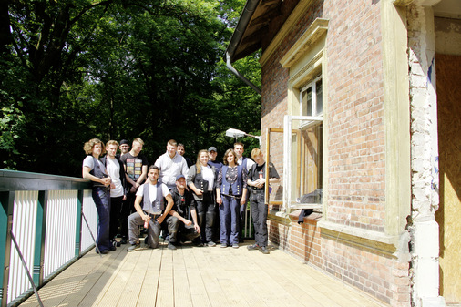 Den neuen Aufbau der Terrassendachabdichtung planten die Berufsschüler eigenständig und setzten die Arbeiten anschließend um