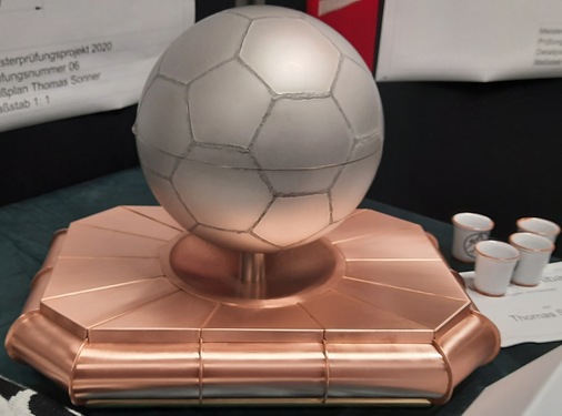 Da erblassen Stuttgarter VfB-Fans vor Neid: eine Fußball-Minibar ...