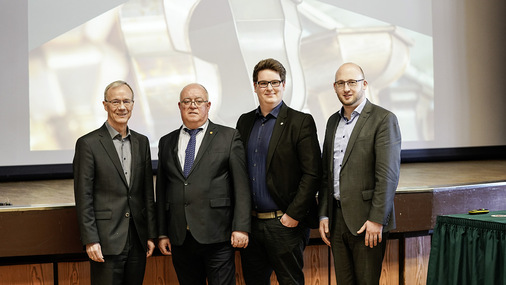 Dietmar Zahn, Robert Smejkal (SHK-Landesfachgruppenleiter Klempner Baden-Württemberg), Marco Schmidt (Dietmar Zahn-Nachfolger) und Michael Kober (ZVSHK-Referent Klempnertechnik) (v.l.n.r) - © Bild: Walter
