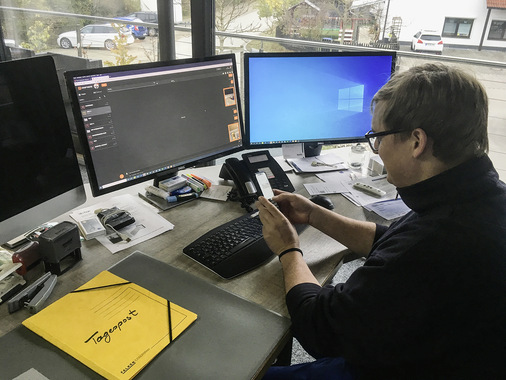 Die Vernetzung von Büro, Werkstatt und Baustelle ist ein Schritt, der Handwerksbetriebe wie den von Matthias und Thomas Engel deutlich voranbringt - © Bild: Stifter
