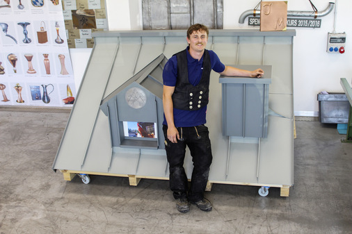 Dachmodell mit Schornstein und Gaube von Johannes Manlik