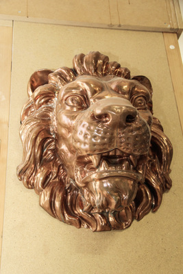 Swiss made: Löwenkopf aus Kupfer