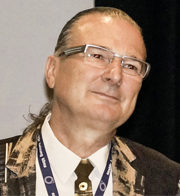 Peter Neß spricht auf dem Deutschen Klempnertag über Fassaden