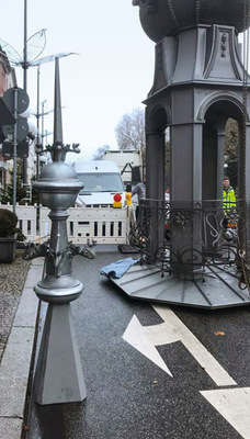 Turmspitze und Laterne kurz vor der Turmhebung in Wiesbaden